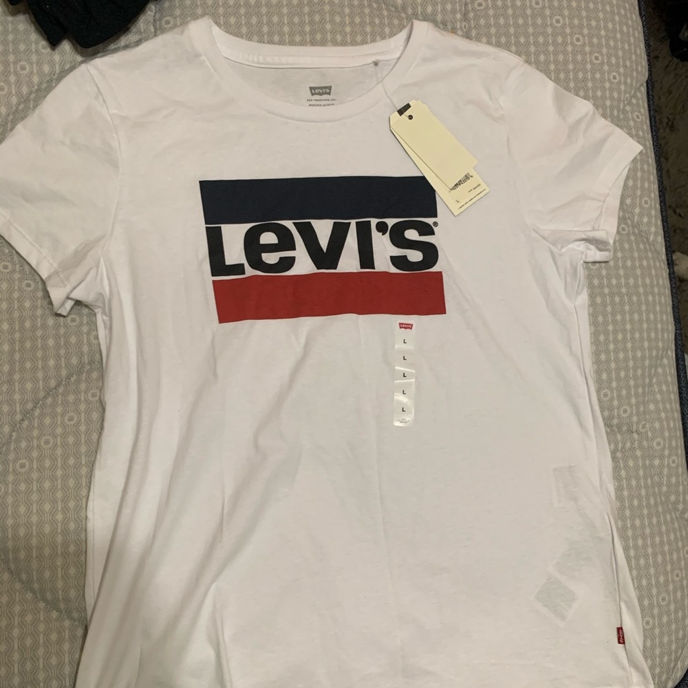 Levi’s White tee shirt